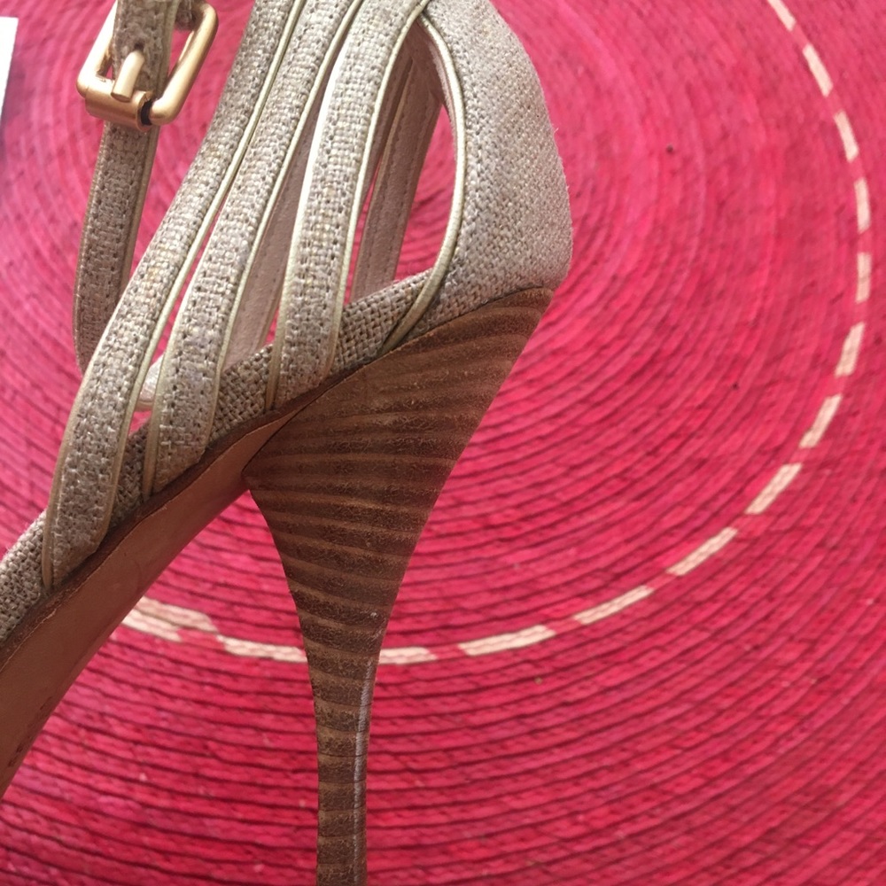 Rock any event with these sexy gold canvas stunners